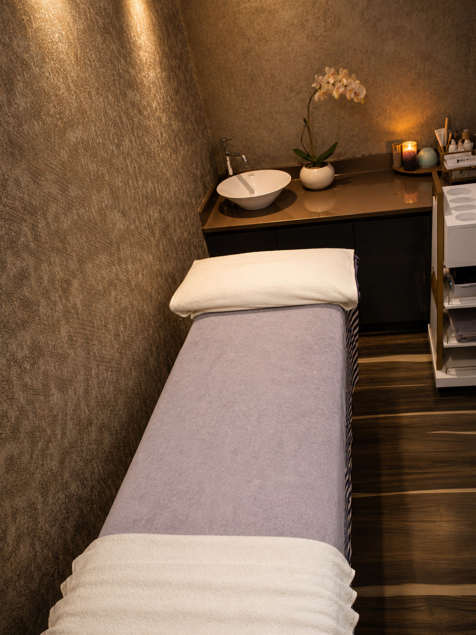 Cut & Care spa treatment room